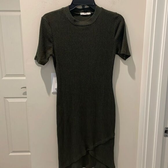 Heart & Hips Dresses & Skirts - Heart& Hips ribbed Army Green Midi Dress size Medium